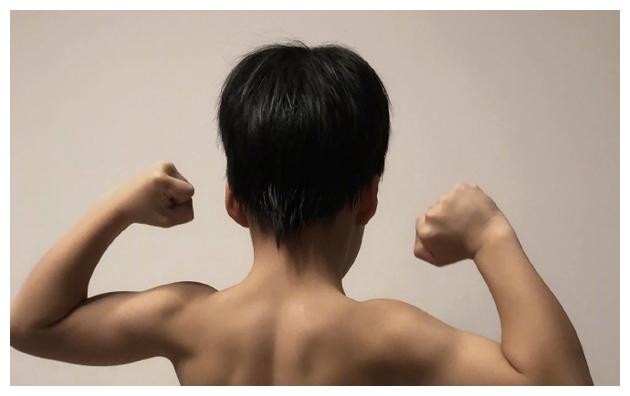 中国肌肉最强壮的小孩图片