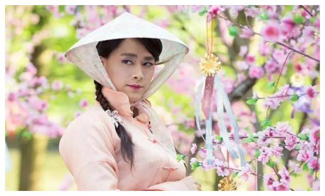 当红演员雷剧黑历史:杨洋搞说唱,杨幂跳艳舞,刘诗诗朝堂背诗