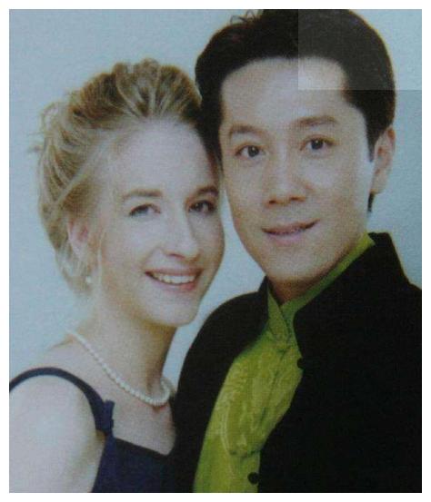 她是蔡国庆的妻子,长这么漂亮,难怪51岁的蔡国庆一直不肯不公开