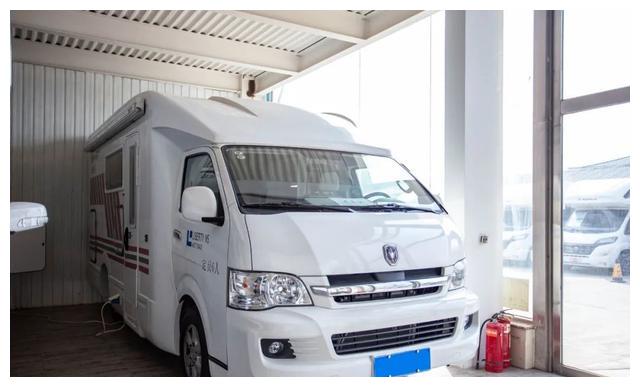 包牌价18万的金杯大海狮房车，3张床能住4口人汽油动力，真心实惠