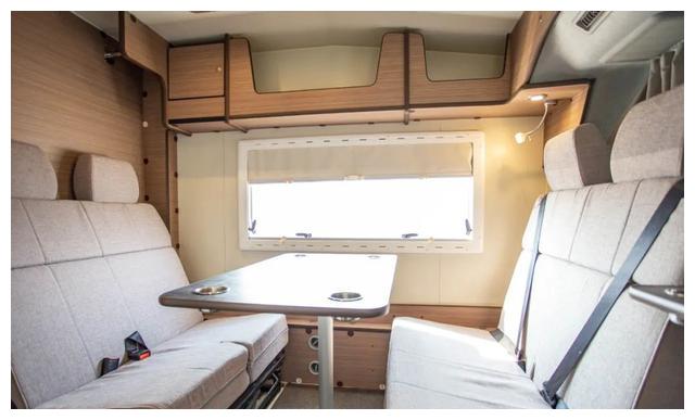 包牌价18万的金杯大海狮房车，3张床能住4口人汽油动力，真心实惠