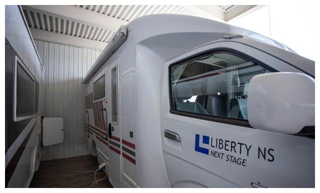 包牌价18万的金杯大海狮房车，3张床能住4口人汽油动力，真心实惠