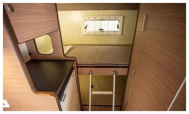 包牌价18万的金杯大海狮房车，3张床能住4口人汽油动力，真心实惠