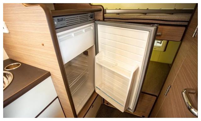 包牌价18万的金杯大海狮房车，3张床能住4口人汽油动力，真心实惠