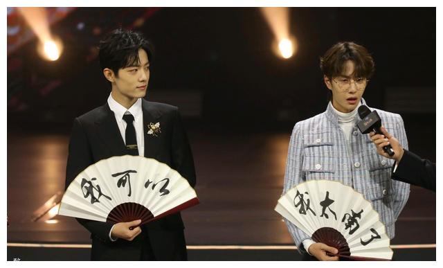 肖战王一博《创造101》合体被冷落!耳返一人一只,细节引人泪崩