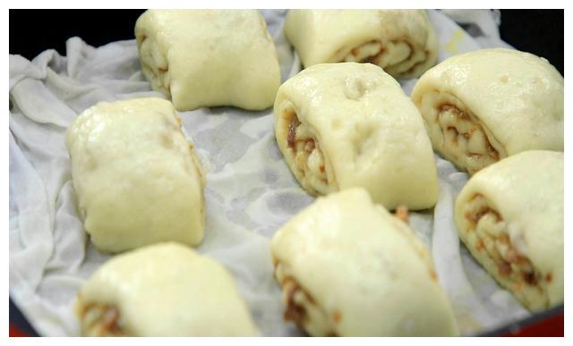 一卷一切,做出地道的河南农家大花卷,层多肉多,越嚼越香