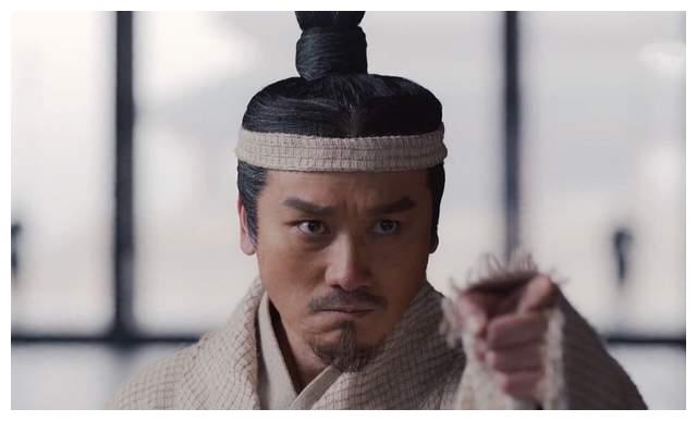 他器宇轩昂,为人刚毅内敛,并且忠肝义胆,和吕不韦一样是秦国的中流