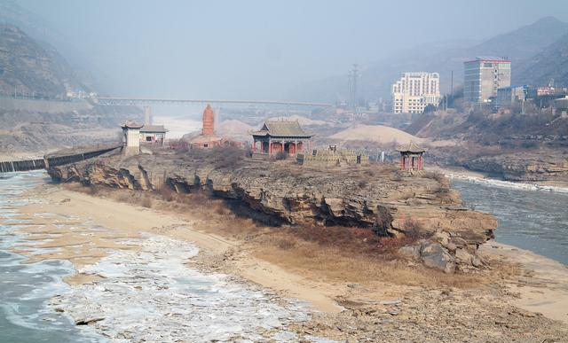 黄河壶口下游孟门山河心岛古今闻名的地方河水奔腾浊浪排空