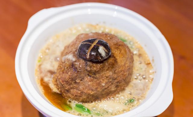 实拍三亚最有情怀的美食店,为游客展示传统石磨豆腐的制作过程休闲区蓝鸢梦想 - Www.slyday.coM 实拍三亚最有情怀的美食店,为游客展示传统石磨豆腐的制作过程休闲区蓝鸢梦想 - Www.slyday.coM