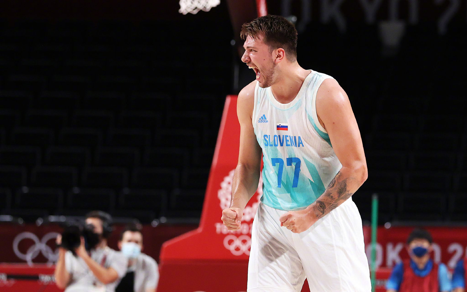 东契奇国家队17连胜不败纪录延续美国男篮携手奥运新军晋级四强