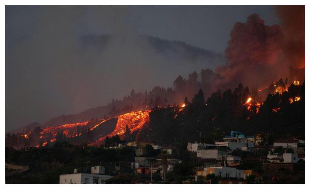 引发1000多次地震！西班牙火山时隔50年后再次喷发，它要苏醒了？休闲区蓝鸢梦想 - Www.slyday.coM