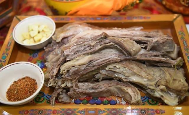 带大家去看看我们新疆的美食手抓羊肉