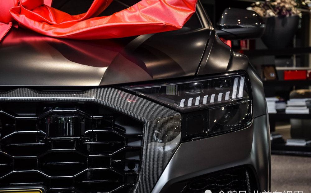 黑武士奥迪rsq8一股不怒而威的气势