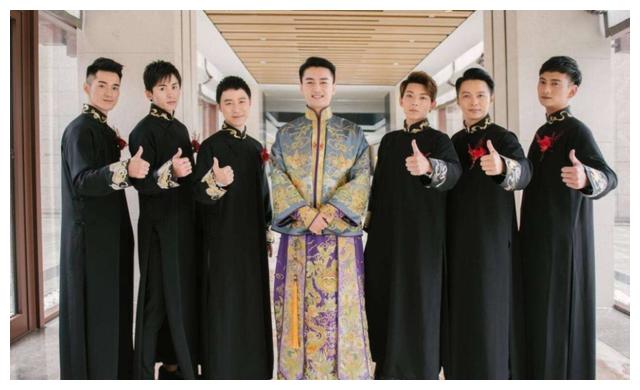 想必黄晓明和陈晓的伴郎人数,袁弘的伴郎最少!