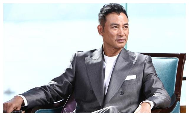 65岁任达华吃路边小摊,不带保镖低调友善,街头穿行遭路人无视__财经头条