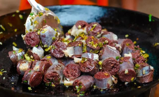 辣罐和血肠新疆锡伯族特色浓浓的新疆味道