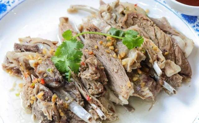 带大家去看看我们新疆的美食手抓羊肉