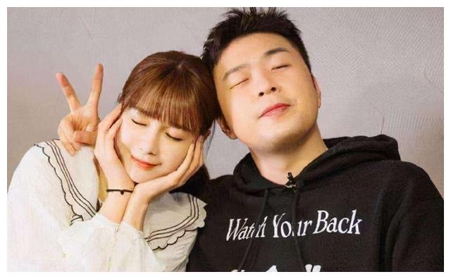 沈梦辰控诉前男友控制欲强两手机防前男友谈到海涛却满脸幸福