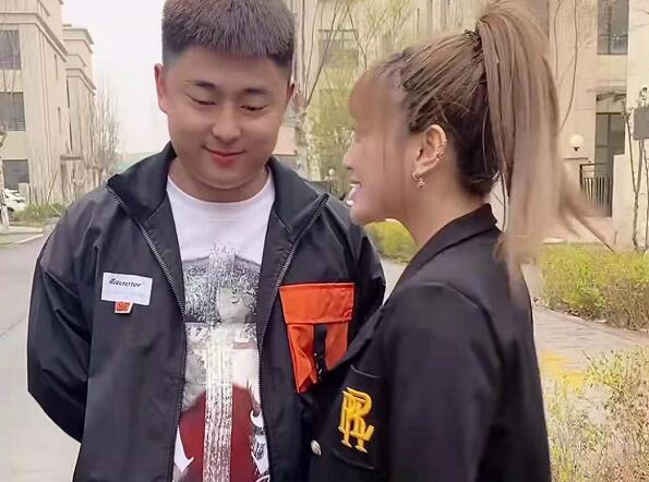 乡爱赵四儿子恋情曝光,与女友开百万豪车炫富,曾花300万求婚