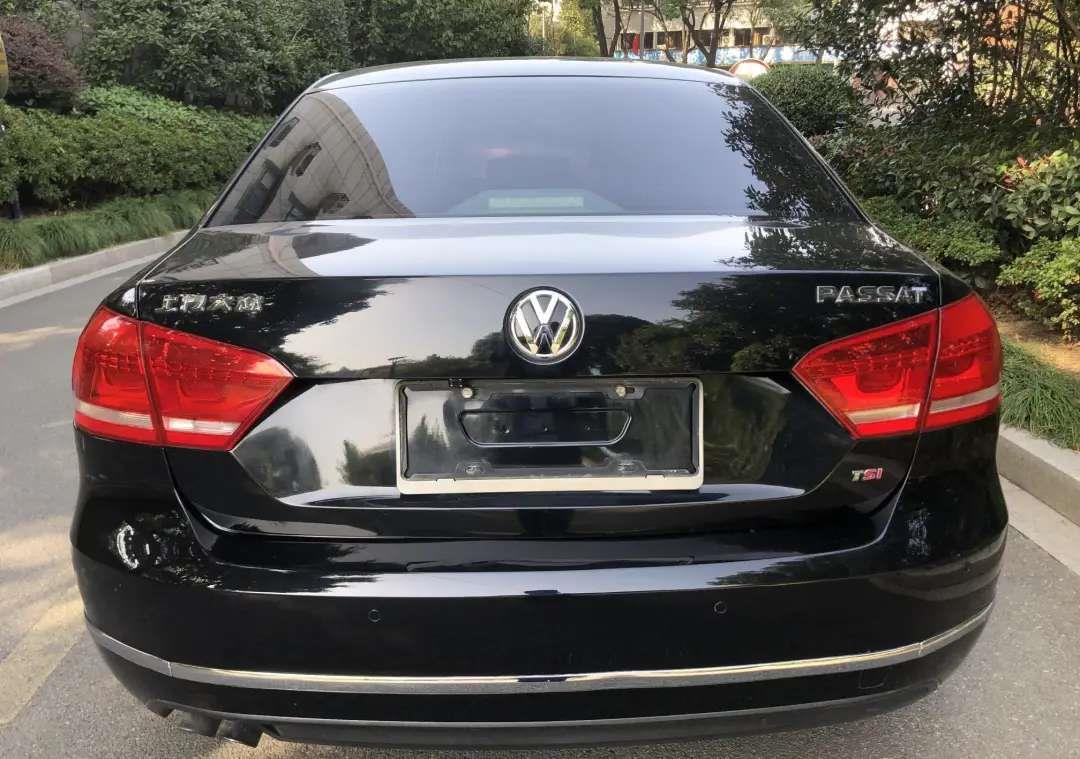 上海15款帕萨特1.8t尊荣版多少钱?(帕萨特二手车报价)