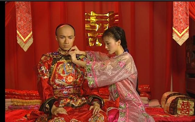 还珠格格新版欣荣和旧版知画和五阿哥成亲对比欣荣赢了