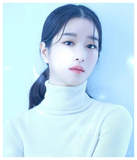 金秀贤女人徐睿知学生照被挖,整型进化史惊人,五官全换了