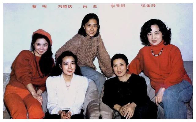 22岁出道,27岁得"双料影后"的李秀明,后与丈夫卖薯片成为富翁