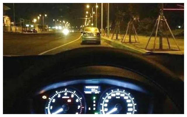 经常要开夜车的朋友们,要值得注意的是,在开车