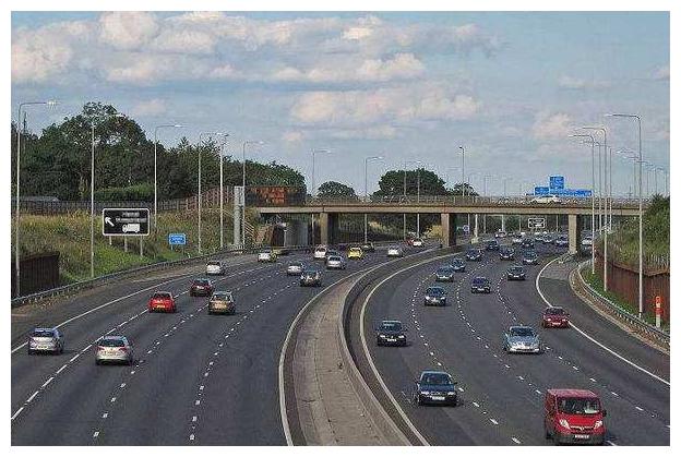 安徽高速服务区一女子痛哭,目击者:被丈夫扔了下来,电话也没接休闲区蓝鸢梦想 - Www.slyday.coM 安徽高速服务区一女子痛哭,目击者:被丈夫扔了下来,电话也没接休闲区蓝鸢梦想 - Www.slyday.coM