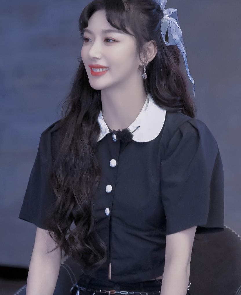 孔雪儿活动照片好美,不愧是标准门面担当,高清摄像头下无死角|孔雪儿