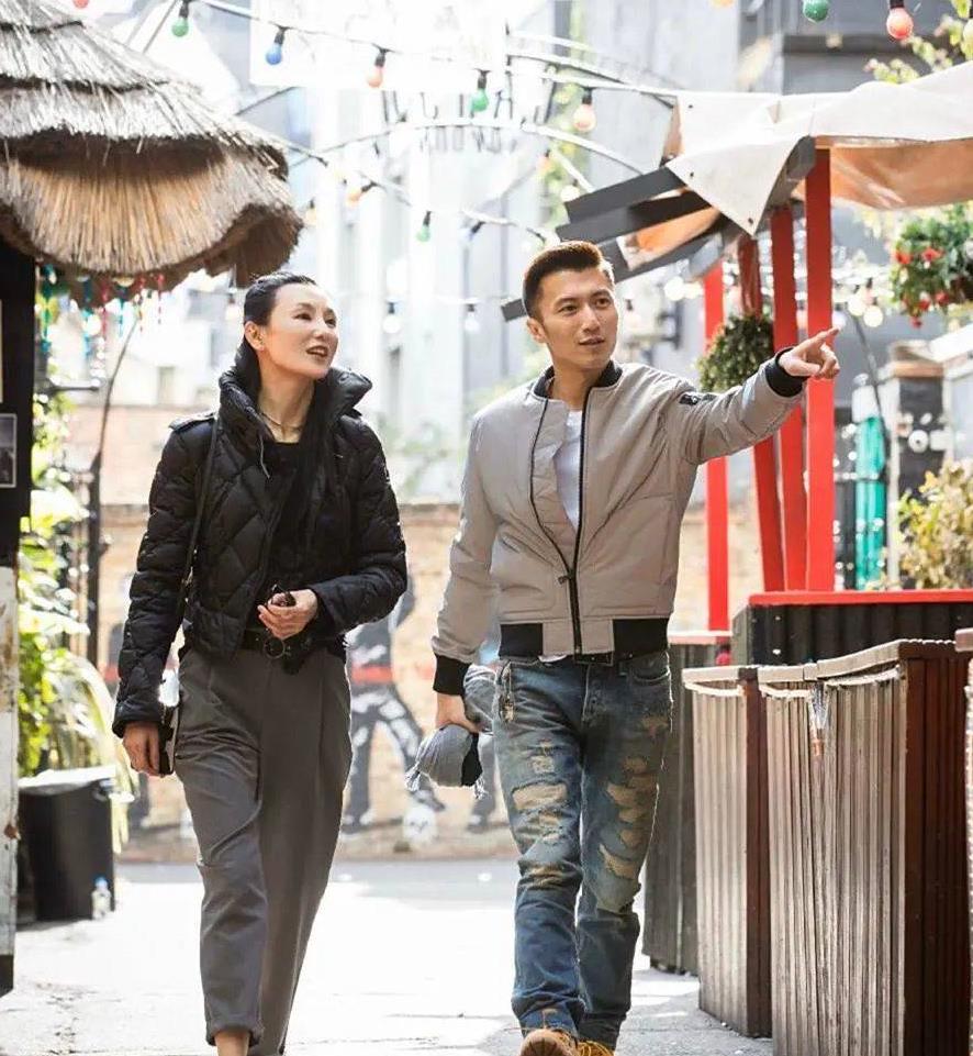 不可错过的经典:张曼玉骑单车活力十足,谢霆锋运动装跟车小跑