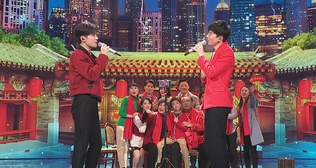 易烊千玺难怪会火?与张杰央视舞台深情演唱经典歌曲,好听哭了!