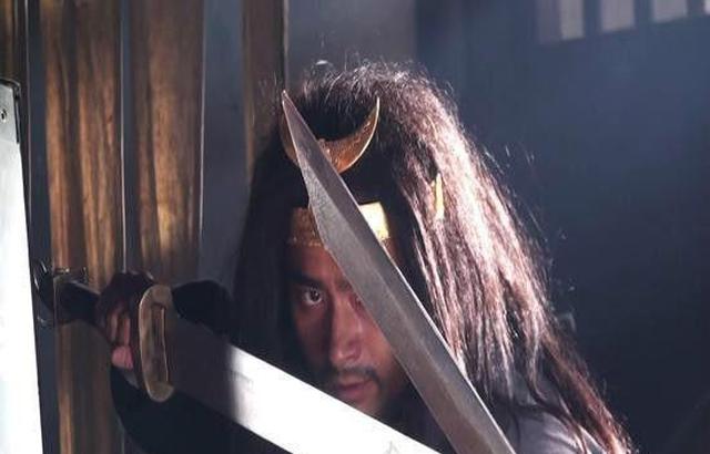 没想到学究先生也是习武之人,在东溪村赤发鬼刘唐和插翅虎雷横相斗之