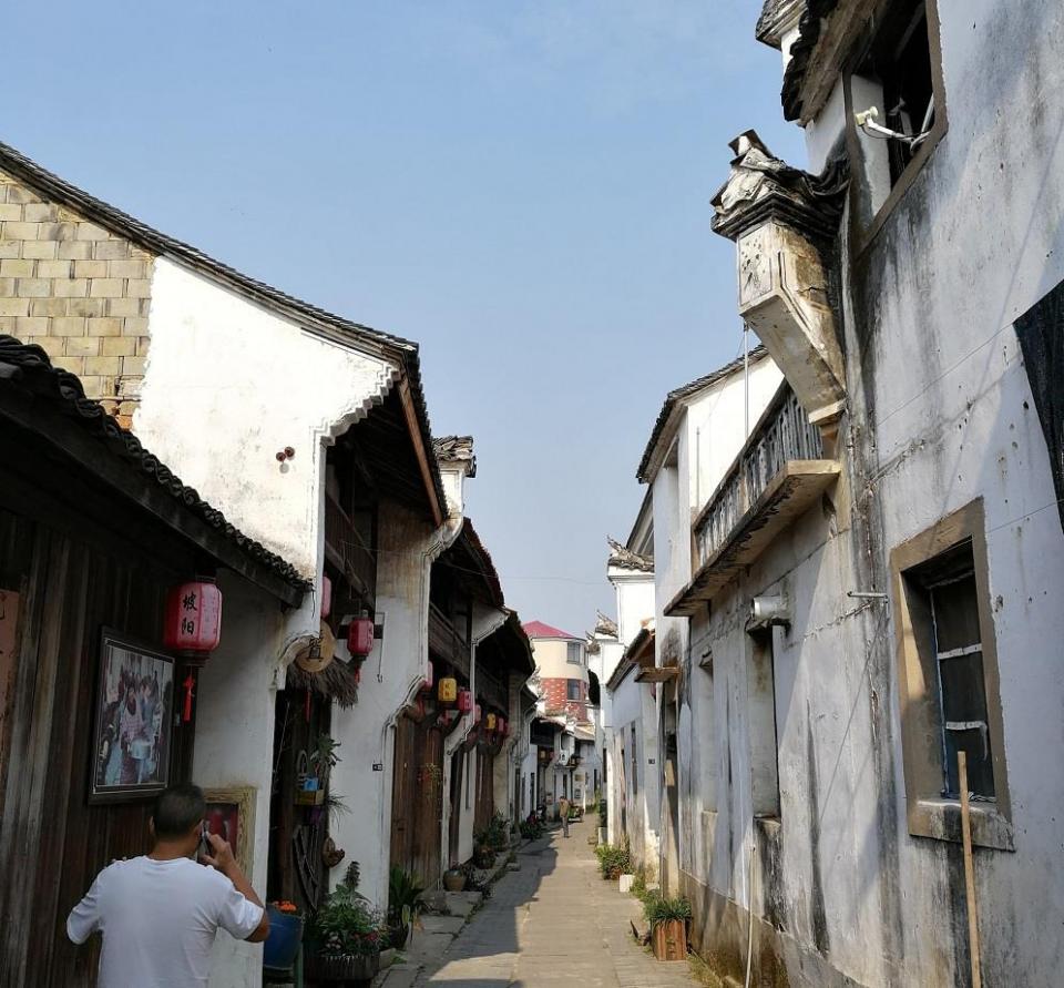 曾是金华繁华的老街,人称"浙中第一古街",如今却凄凉衰退