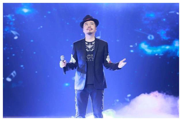 即便由林志玲,邓紫棋等人的宣传,黄国伦的演唱会依旧没有什么人气.