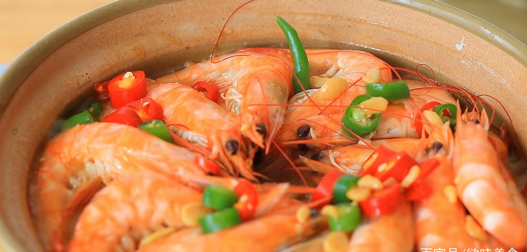 2 砂锅中焖煮不宜过长(时间延长圆蘑菇没有了脆爽的口感,基围虾会更柴