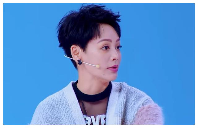 宁静年轻时的照片,就连后脑勺都长的好看,笑起来还有点像郑爽