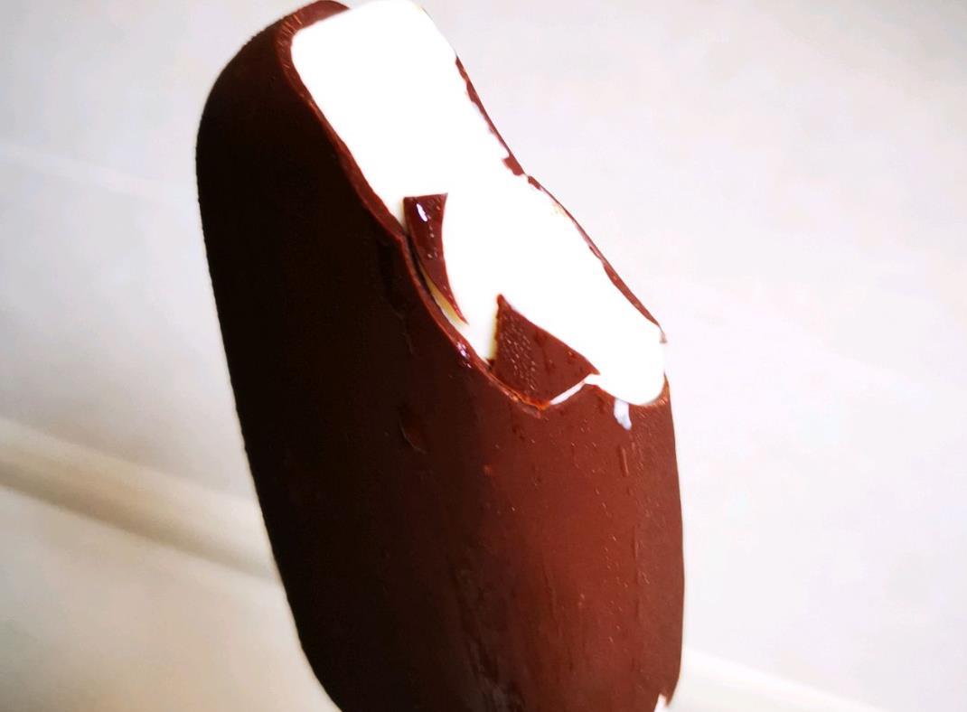 教你自制巧克力脆皮雪糕,掌握3个技巧,一次成功,咬一口嘎嘣脆