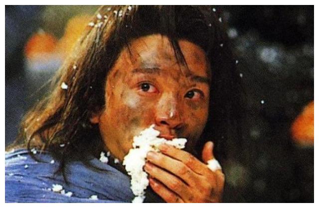 同是演乞丐刘德华睡大街周星驰用手抓饭杨颖是来搞笑的