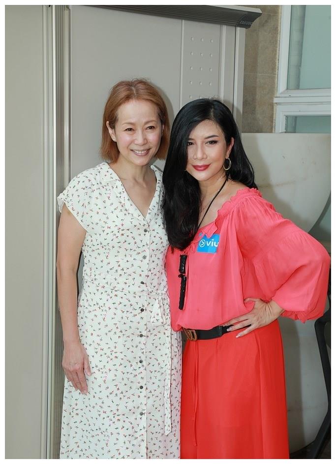 57岁叶童美人迟暮,素颜近照曝光老态尽显,与同龄女星似两代人