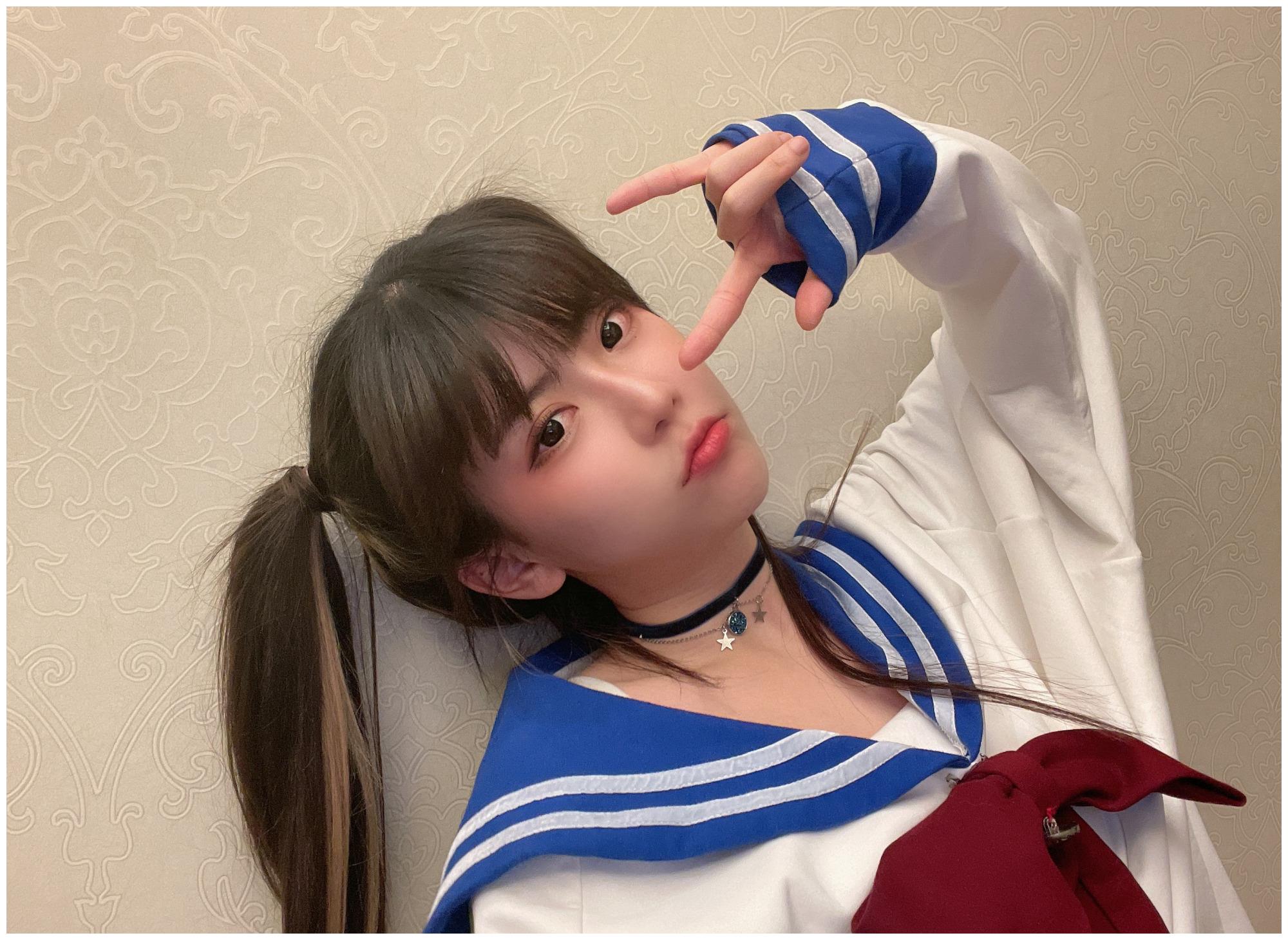 周淑怡深夜扮嫩,双马尾学生服,自称不到20!真实年龄曝出:离谱