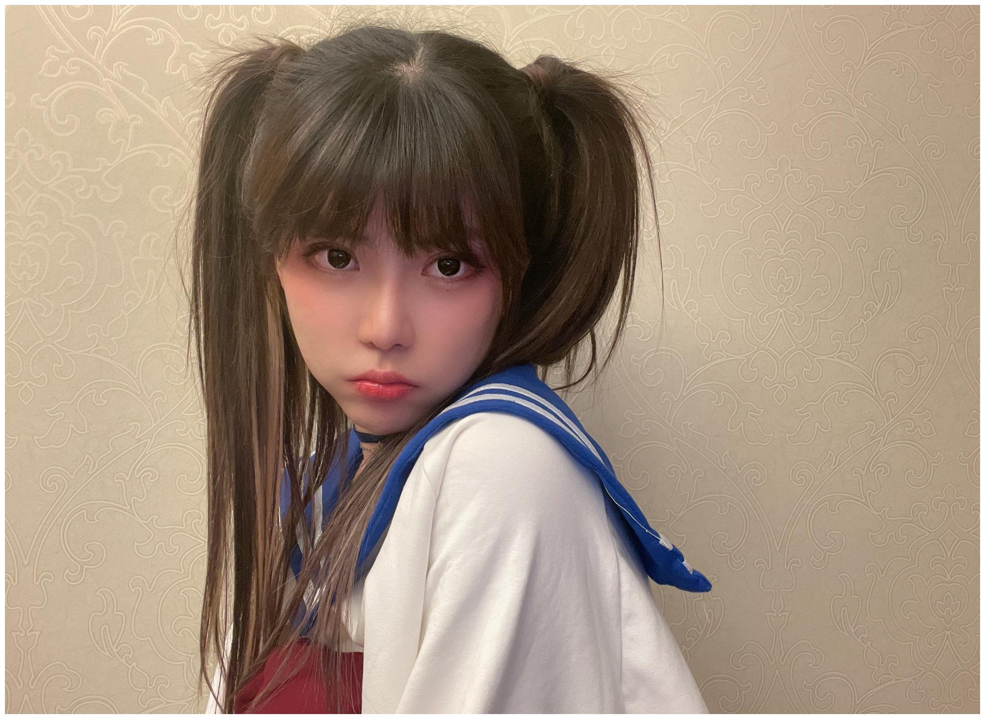 周淑怡深夜扮嫩,双马尾学生服,自称不到20!真实年龄曝出:离谱