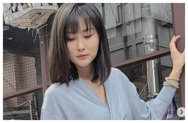 43岁知名女星离婚后爱上小鲜肉,坦言:小鲜肉很猛烈