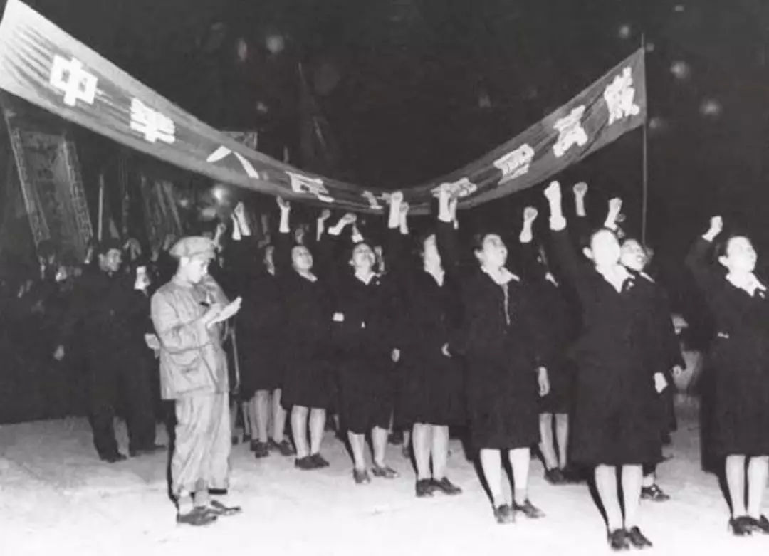 70张老照片回顾1949年开国大典前后的历史画面,部分照片首次公开