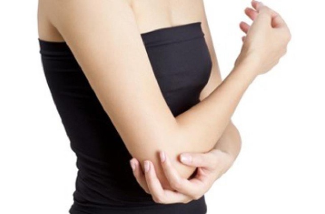 胳膊肘关节又黑又粗糙，怎么变回白嫩肌肤？|皮肤|关节|黑色素沉着_新浪新闻