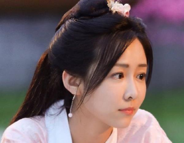 光芒杨安琪演得不错看她之前的两个古装角色那叫一个美啊