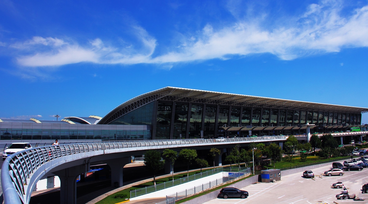 河南正打造的一个新机场,耗资11亿多,是省内支线机场,在古都中