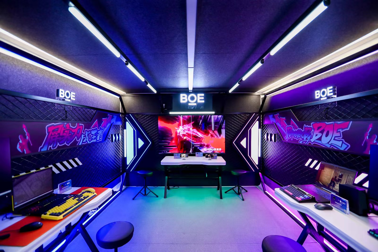 首先,舱体独立便携,是落地即可使用的电竞空间,因此它能快速的将各大