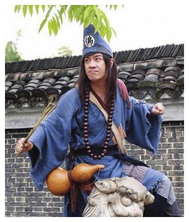 35年前,"济公"游本昌拍戏偶遇3件"奇事",之后开始一心向佛