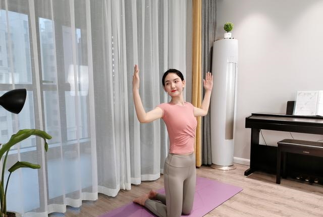 名媛本媛乔欣走红毯包身鱼尾裙比例完美女神也是瑜伽达人